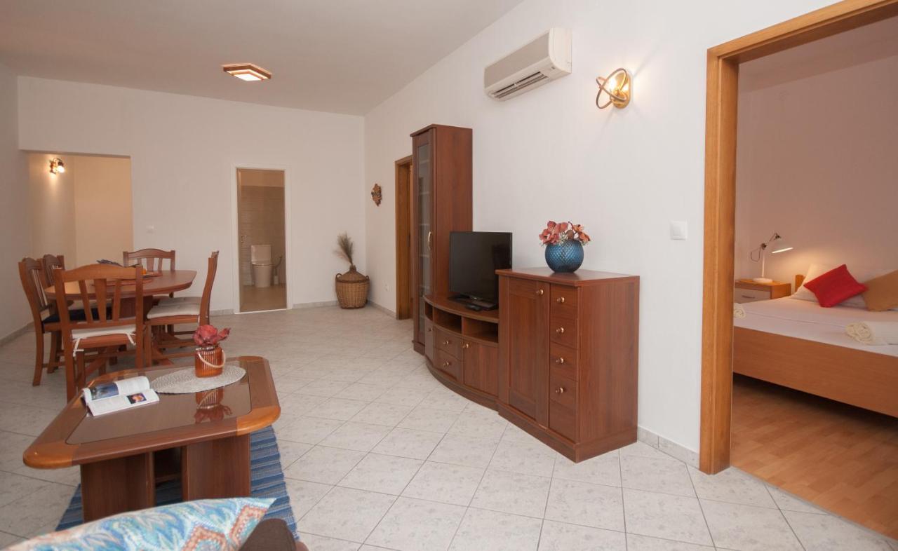 Apartments Dilk Vis Zewnętrze zdjęcie