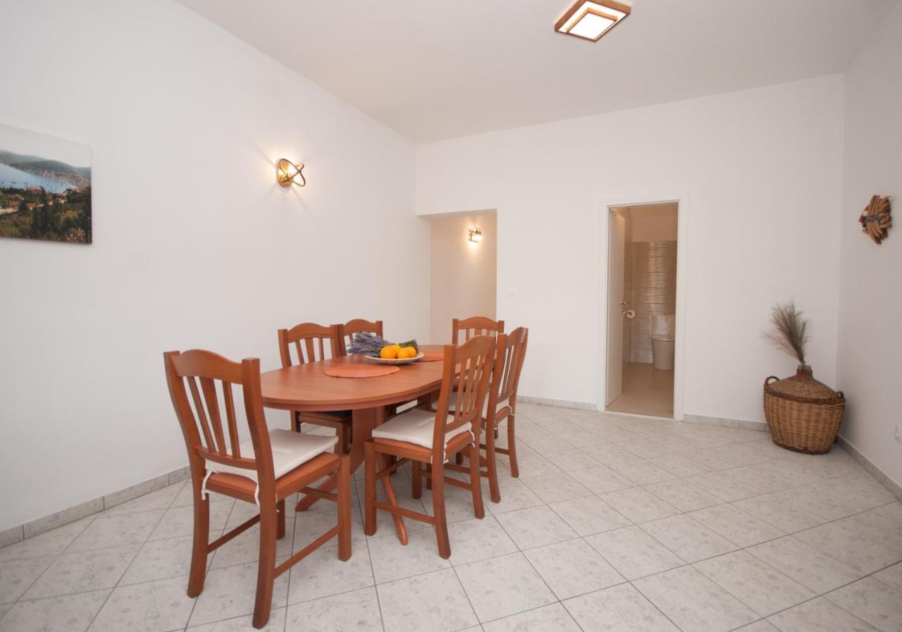 Apartments Dilk Vis Zewnętrze zdjęcie