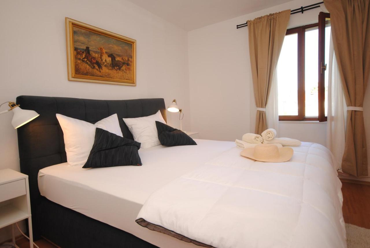Apartments Dilk Vis Zewnętrze zdjęcie